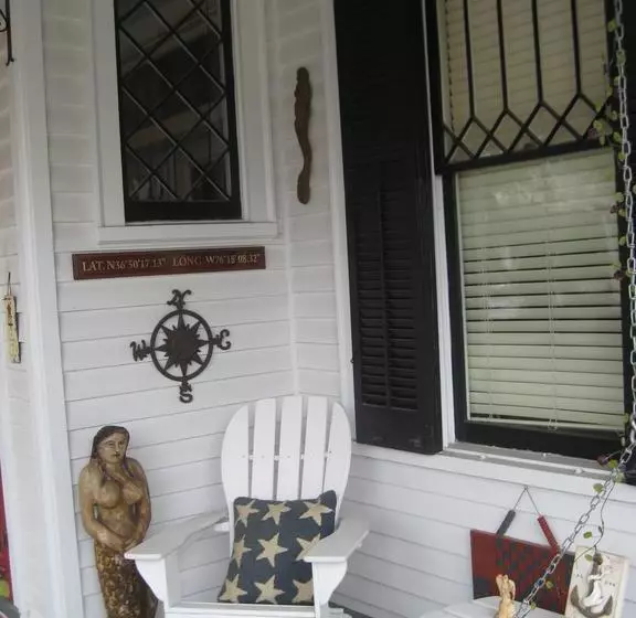 Mermaids  Porch Bed & Breakfast
