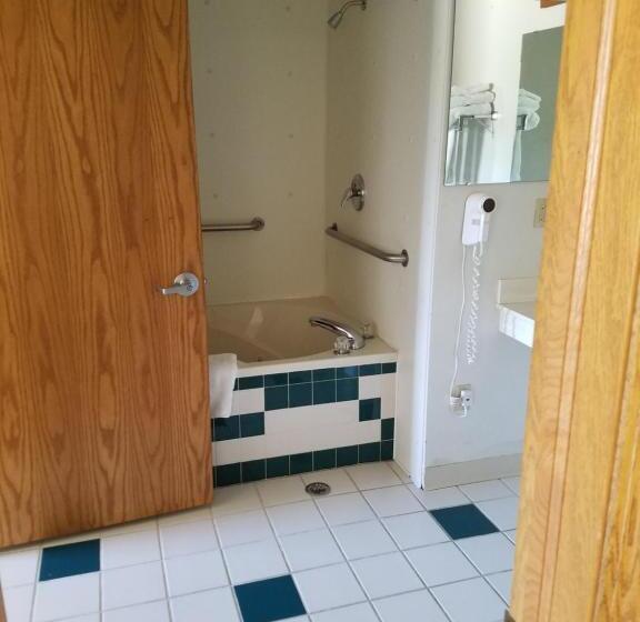 فندق على الطريق Inn Of The Pines