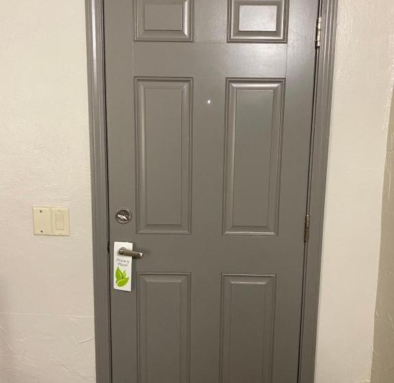 فندق على الطريق Usa Inn