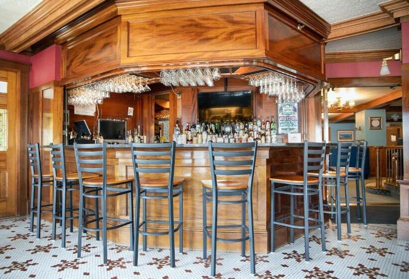 The Winthrop Arms Hotel And Restaurant