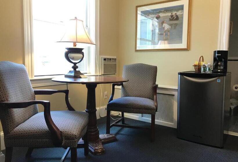 The Winthrop Arms Hotel And Restaurant