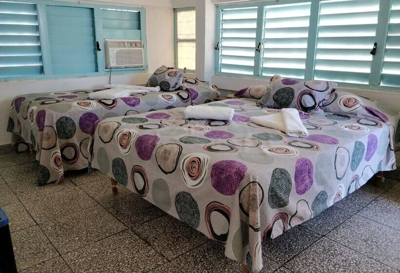 تختخواب و صبحانه Hostal Don Jose