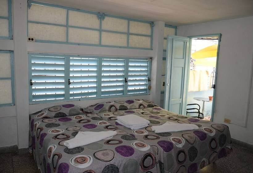 تختخواب و صبحانه Hostal Don Jose