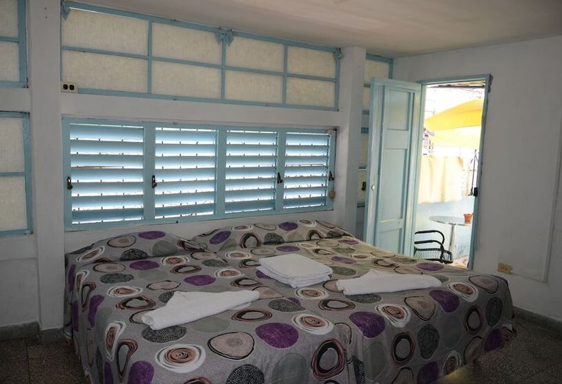 تختخواب و صبحانه Hostal Don Jose