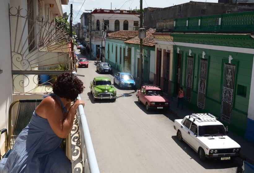 تختخواب و صبحانه Hostal Don Jose