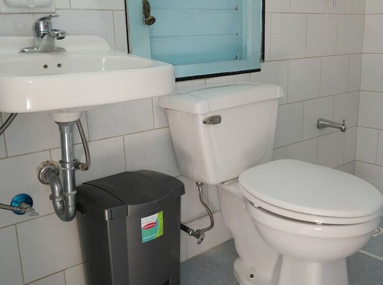 تختخواب و صبحانه Hostal Don Jose