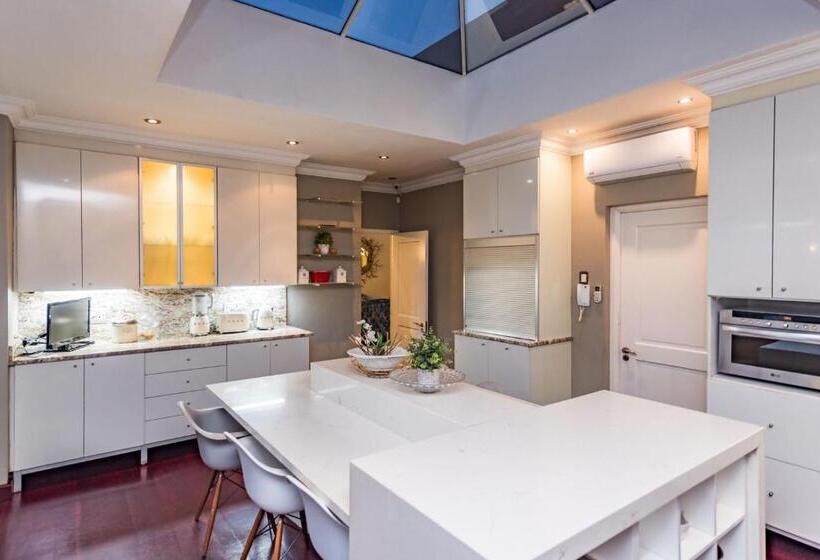 Пансион 76b On Atholl