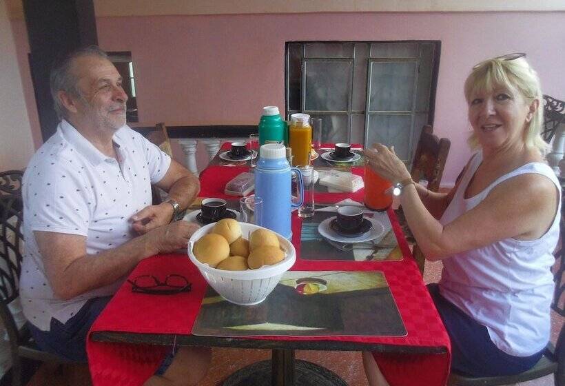 پانسیون Casa Yaquelin Y Osmani