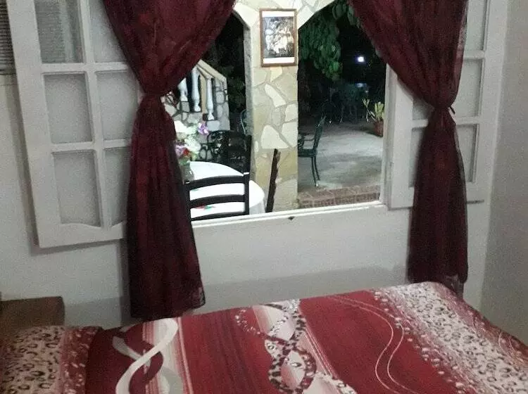 ペンション Hostal La Salvadera