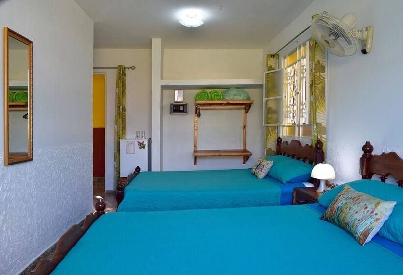 پانسیون Villa Mariposa