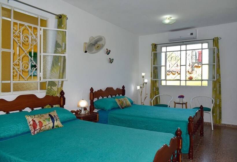 پانسیون Villa Mariposa