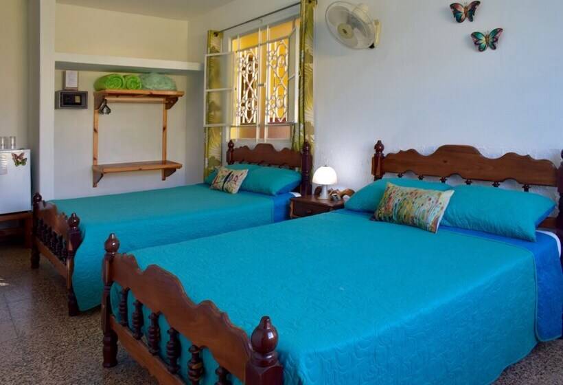 پانسیون Villa Mariposa