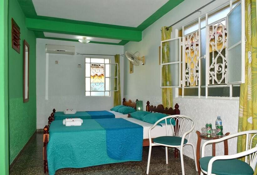 پانسیون Villa Mariposa