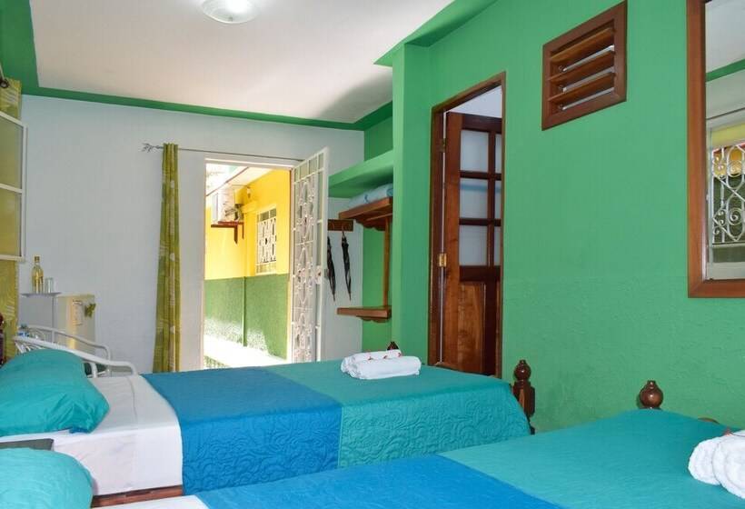 پانسیون Villa Mariposa