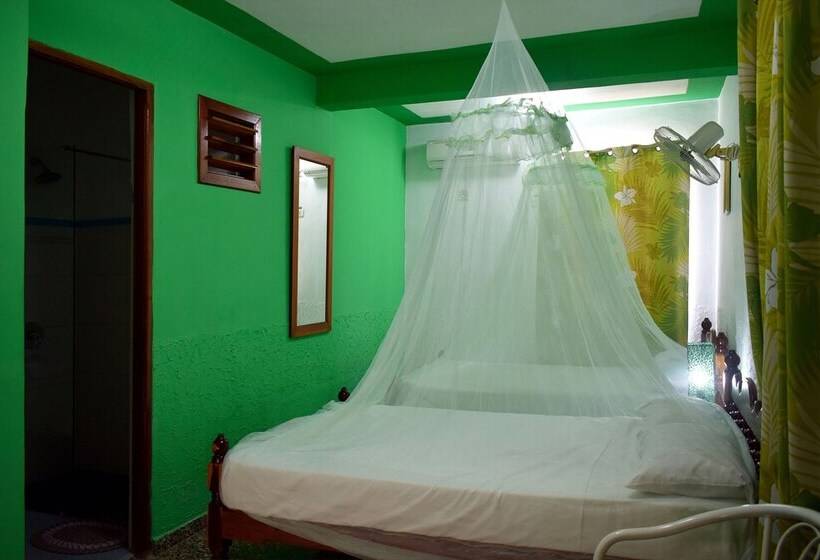 پانسیون Villa Mariposa