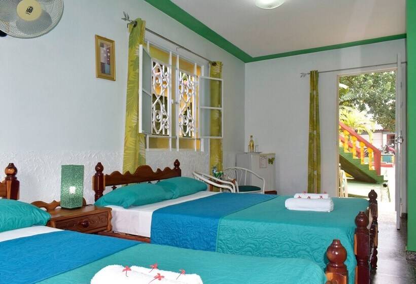 پانسیون Villa Mariposa