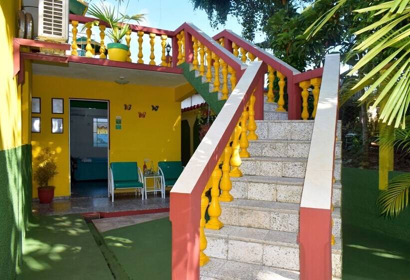 پانسیون Villa Mariposa