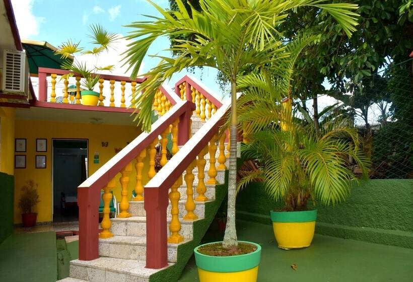 پانسیون Villa Mariposa