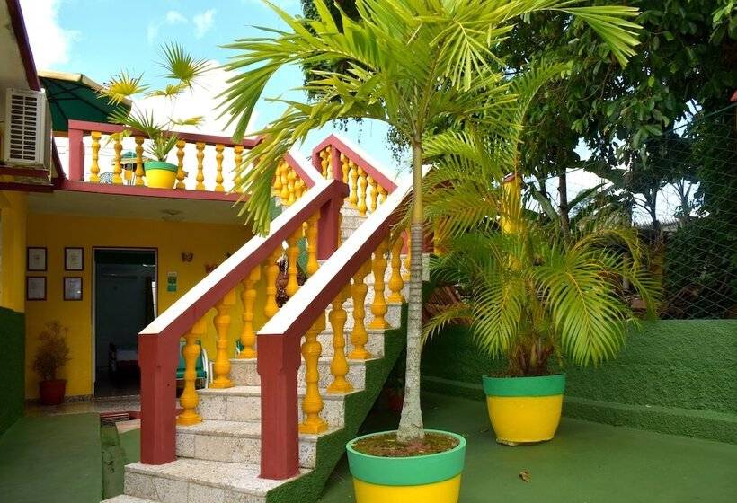 پانسیون Villa Mariposa