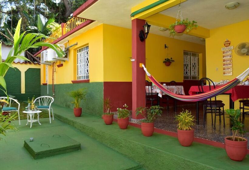 پانسیون Villa Mariposa