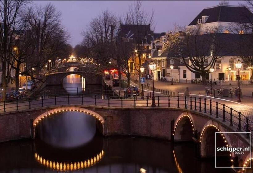 تختخواب و صبحانه Luxurious Boutique Suite In City Center