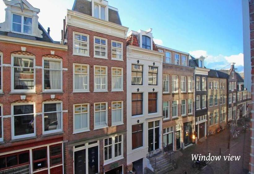 تختخواب و صبحانه Luxurious Boutique Suite In City Center