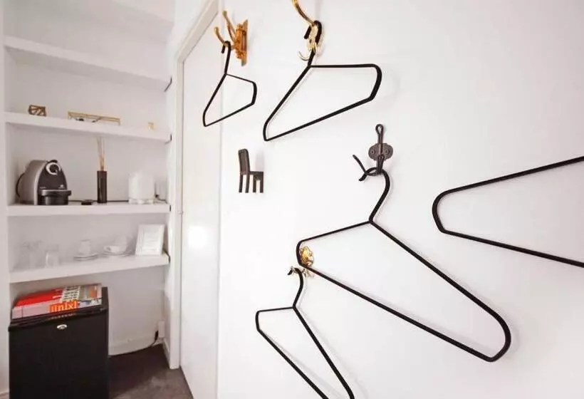 Aamiaismajoitus (B&B) Luxurious Boutique Suite In City Center