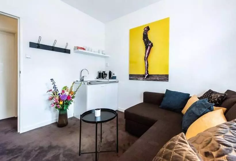 Aamiaismajoitus (B&B) Luxurious Boutique Suite In City Center