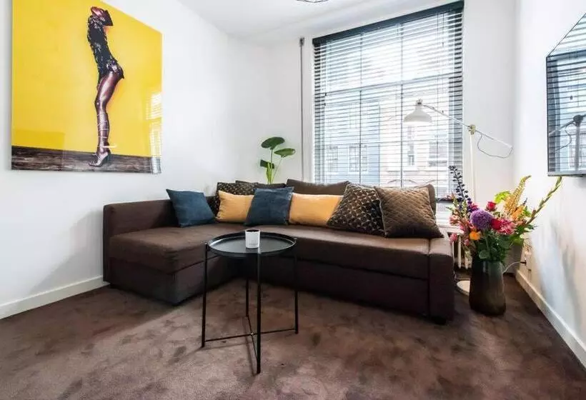 Aamiaismajoitus (B&B) Luxurious Boutique Suite In City Center