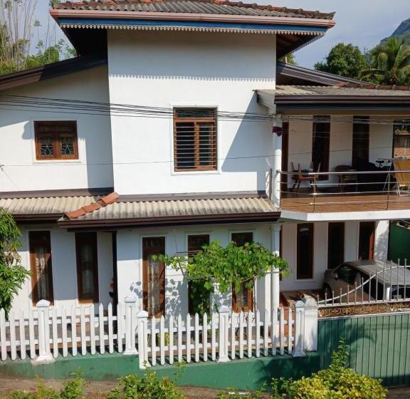 Bed and Breakfast Mali Villa