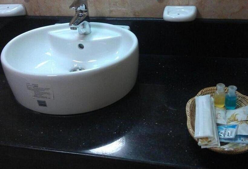 هتل Aye Chan Thar