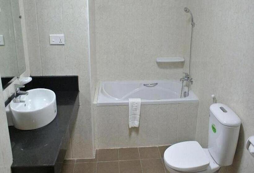 هتل Aye Chan Thar