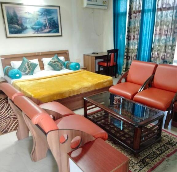 בית מלון כפרי Mid Town Residency