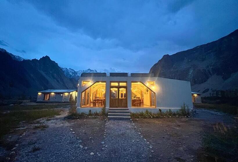 هتل Montvale Resort