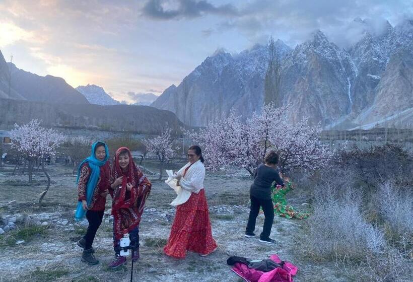 هتل Montvale Resort