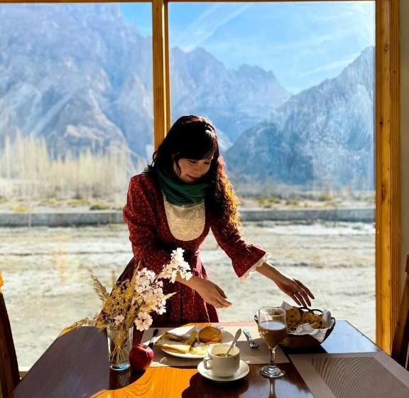 هتل Montvale Resort