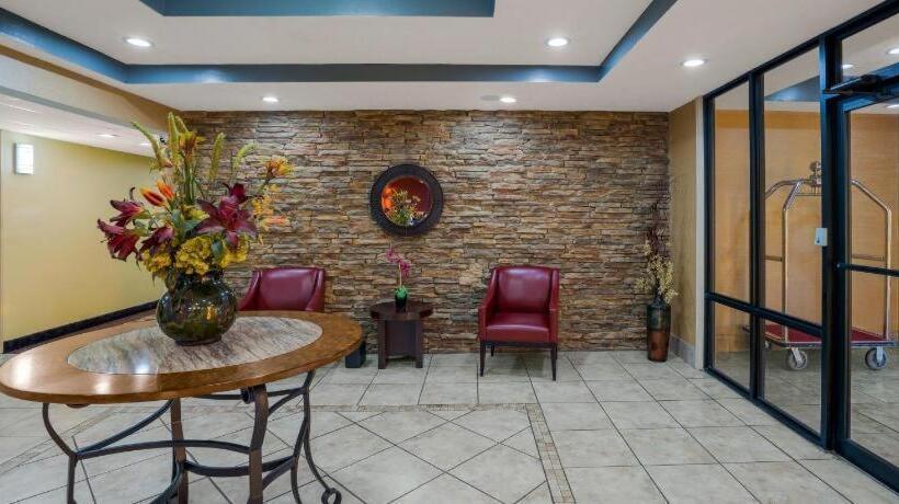 בית מלון כפרי Rodeway Inn