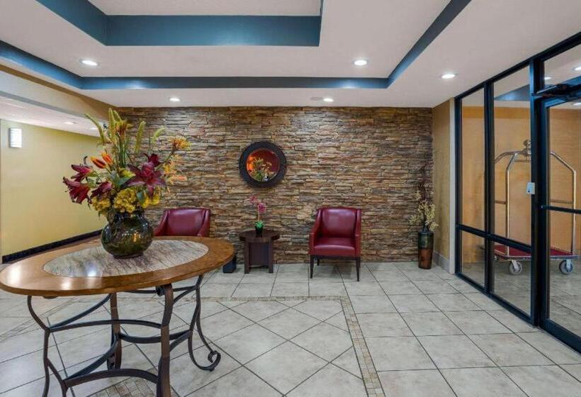 בית מלון כפרי Rodeway Inn