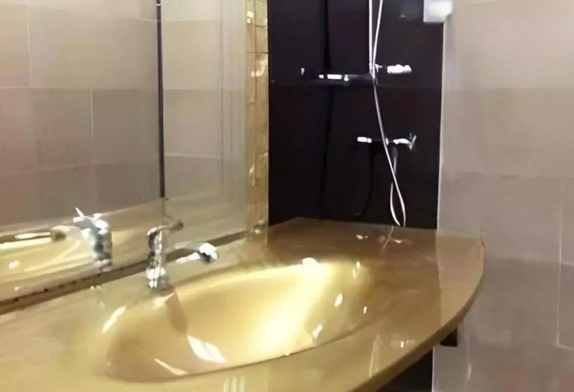 هتل Uii Boutique Place