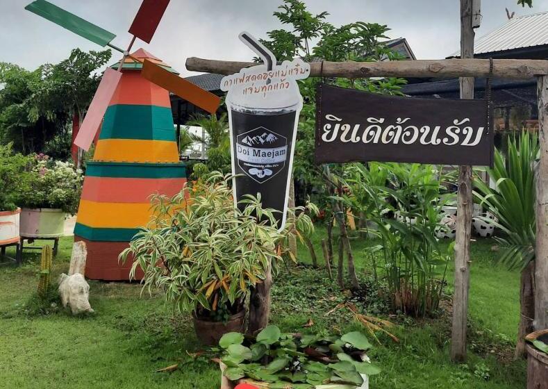 Pensió Jira Homestay บ้านเดี่ยวเป็นหลัง