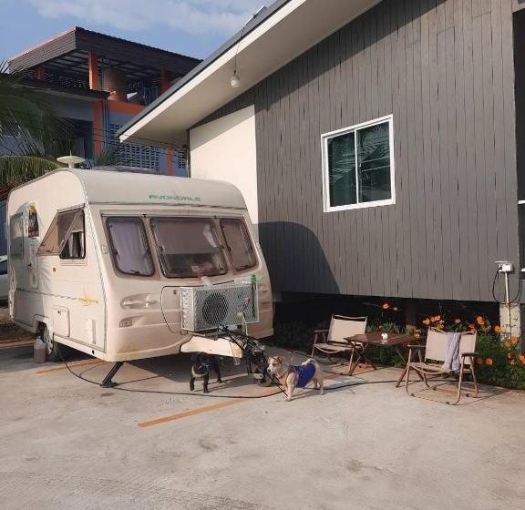 Pensió Jira Homestay บ้านเดี่ยวเป็นหลัง