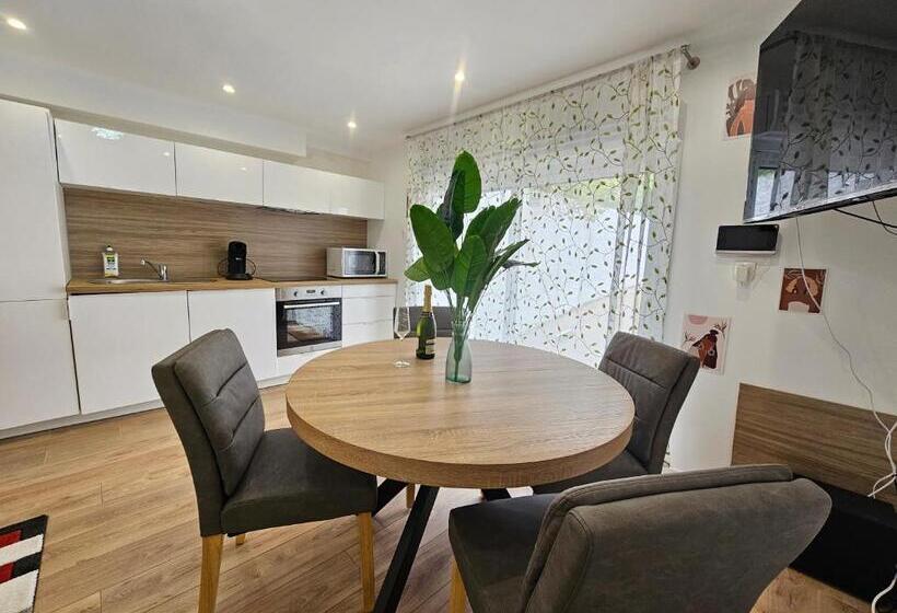 Пансион Salons Chennevières