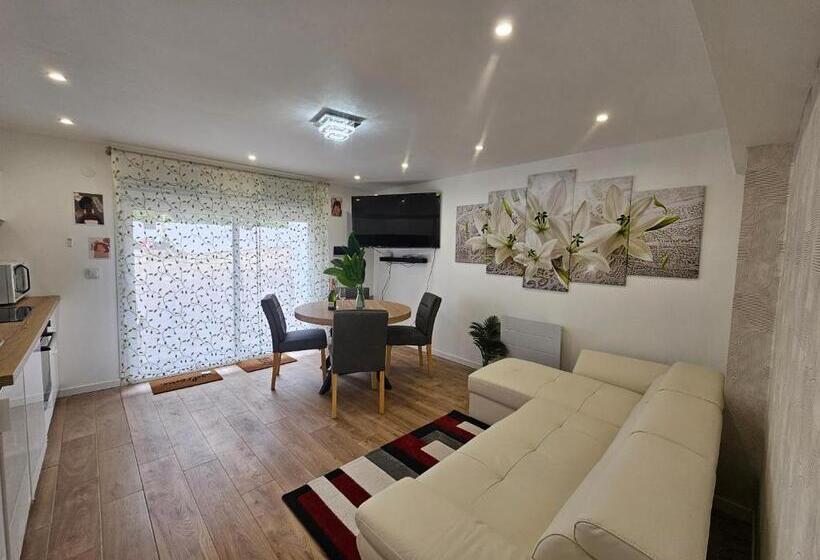 Пансион Salons Chennevières