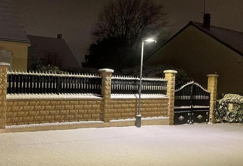 Пансион Salons Chennevières