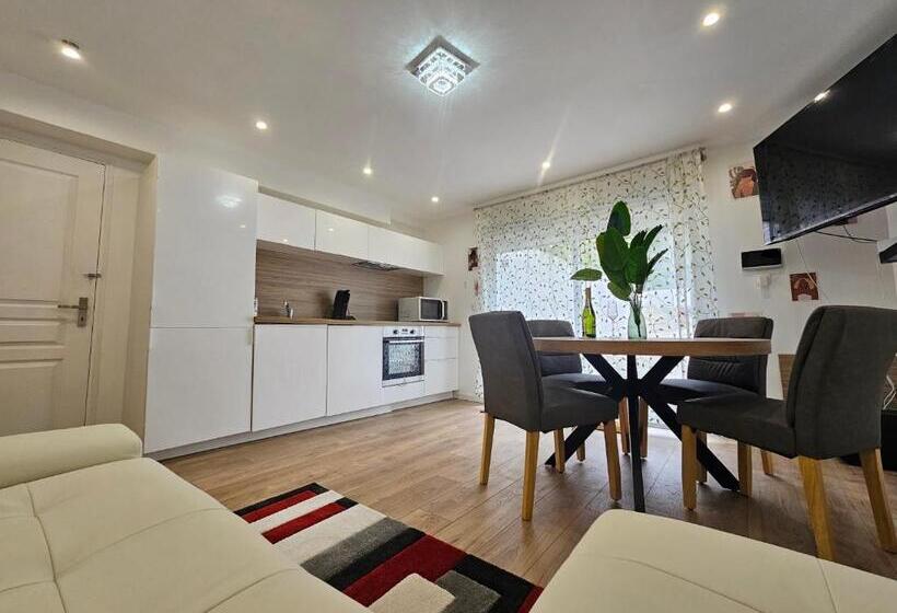 Пансион Salons Chennevières