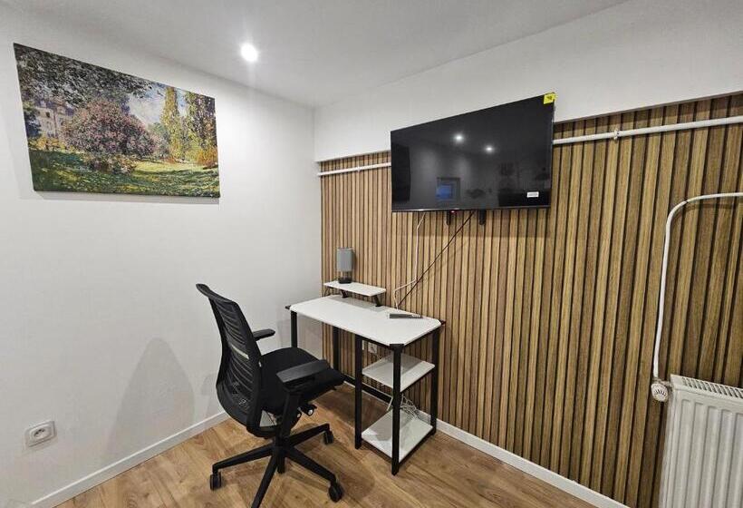 Пансион Salons Chennevières