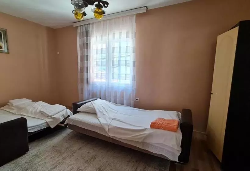 هاستل Prizren Home
