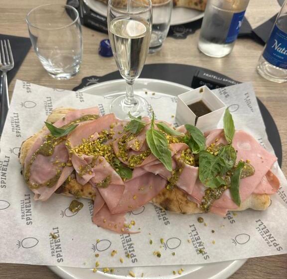 تختخواب و صبحانه Angolo Paradiso