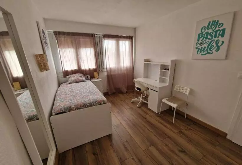 Aamiaismajoitus (B&B) Chambre Quartier Gare Orleans