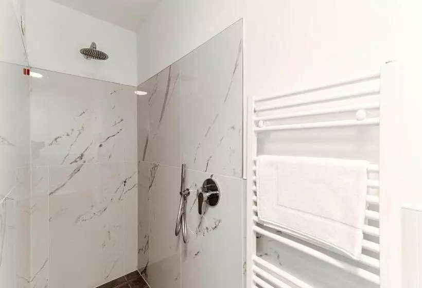 Hotelli La Vignetta Cernobbio